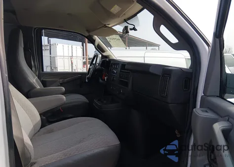 2016 Chevrolet Express 2500 Work Van z USA, uszkodzony, nr VIN 1GCWGAFFXG1239471